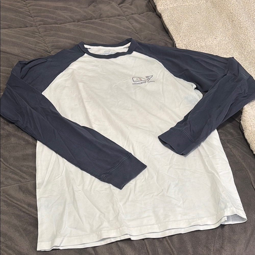 Men's Two-Tone Long Sleeve Vineyard Vines baseball Shirt - White and blue